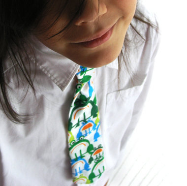 Kolorowy krawat z praktycznym zapięciem - żabki